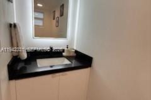 Villa ou maison à vendre à North Miami, Floride: 2 chambres, 134.15 m2 № 2059790 - photo 16