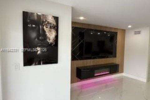 Villa ou maison à vendre à North Miami, Floride: 2 chambres, 134.15 m2 № 2059790 - photo 15