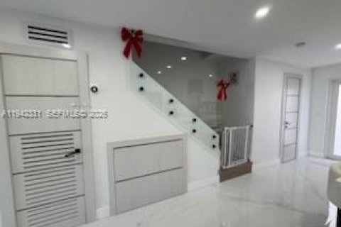 Villa ou maison à vendre à North Miami, Floride: 2 chambres, 134.15 m2 № 2059790 - photo 9