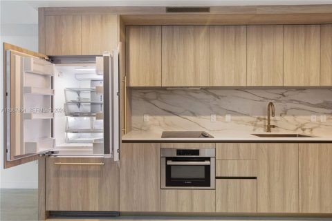 Condo in Miami, Florida, 1 bedroom  № 2050988 - photo 4