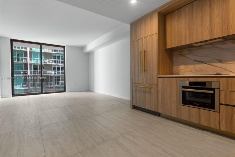 Condo in Miami, Florida, 1 bedroom  № 2050988 - photo 9