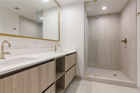 Condo in Miami, Florida, 1 bedroom  № 2050988 - photo 7