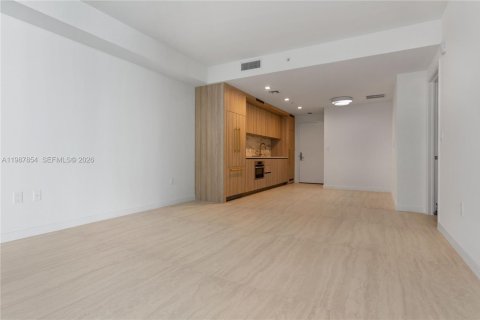 Condo in Miami, Florida, 1 bedroom  № 2050988 - photo 6