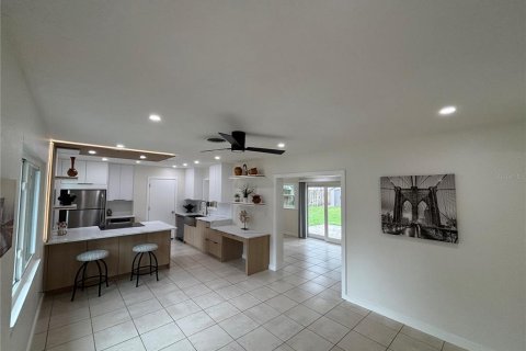 House in Gulfport, Florida 2 bedrooms, 98.66 sq.m. № 1899347 - photo 9