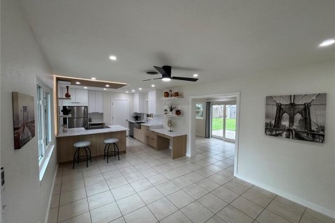 House in Gulfport, Florida 2 bedrooms, 98.66 sq.m. № 1899347 - photo 15