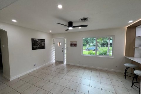 House in Gulfport, Florida 2 bedrooms, 98.66 sq.m. № 1899347 - photo 16