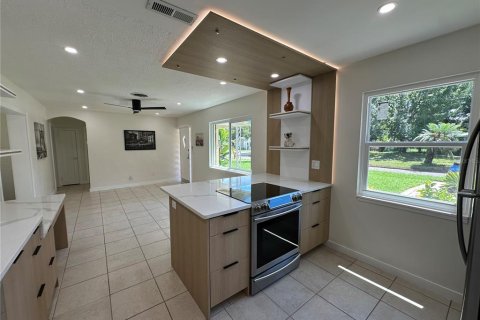 House in Gulfport, Florida 2 bedrooms, 98.66 sq.m. № 1899347 - photo 6