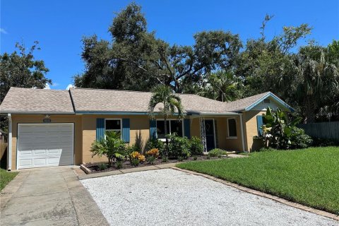 Villa ou maison à vendre à Gulfport, Floride: 2 chambres, 98.66 m2 № 1899347 - photo 1