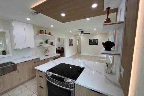 Villa ou maison à vendre à Gulfport, Floride: 2 chambres, 98.66 m2 № 1899347 - photo 5