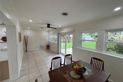 House in Gulfport, Florida 2 bedrooms, 98.66 sq.m. № 1899347 - photo 18