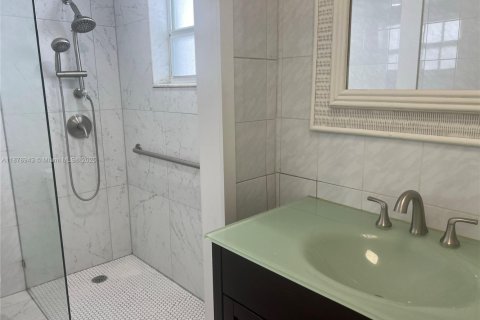 Condo in Miami Beach, Florida, 1 bedroom  № 1944068 - photo 14