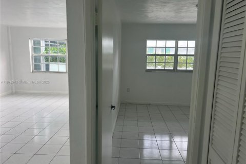 Condo in Miami Beach, Florida, 1 bedroom  № 1944068 - photo 10