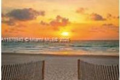 Condo in Miami Beach, Florida, 1 bedroom  № 1944068 - photo 23