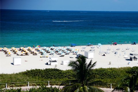 Condo in Miami Beach, Florida, 1 bedroom  № 1944068 - photo 17