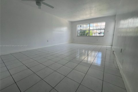 Condo in Miami Beach, Florida, 1 bedroom  № 1944068 - photo 4