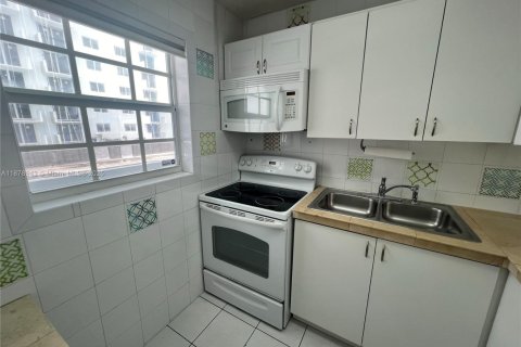 Condo in Miami Beach, Florida, 1 bedroom  № 1944068 - photo 8