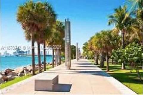 Condo in Miami Beach, Florida, 1 bedroom  № 1944068 - photo 21