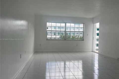 Condo in Miami Beach, Florida, 1 bedroom  № 1944068 - photo 5