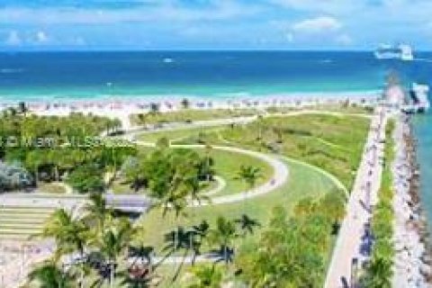 Condo in Miami Beach, Florida, 1 bedroom  № 1944068 - photo 22