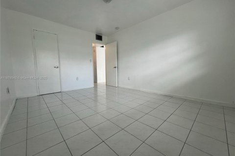 Condo in Miami Beach, Florida, 1 bedroom  № 1944068 - photo 12