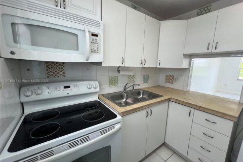 Condo in Miami Beach, Florida, 1 bedroom  № 1944068 - photo 7