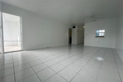 Condo in Miami Beach, Florida, 1 bedroom  № 1944068 - photo 6