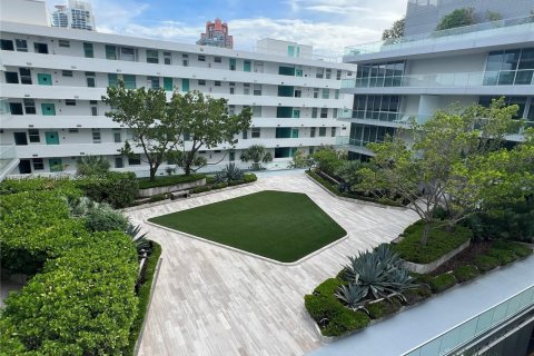Condo in Miami Beach, Florida, 1 bedroom  № 1944068 - photo 16