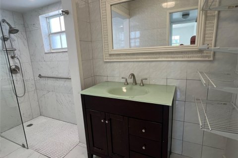 Condo in Miami Beach, Florida, 1 bedroom  № 1944068 - photo 15