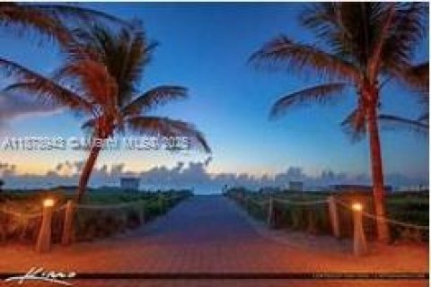 Condo in Miami Beach, Florida, 1 bedroom  № 1944068 - photo 24