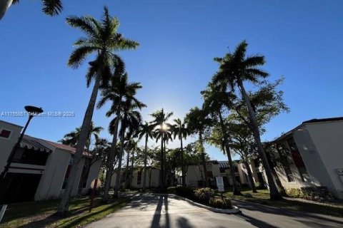 Condo in Miami, Florida, 2 bedrooms  № 1830860 - photo 17