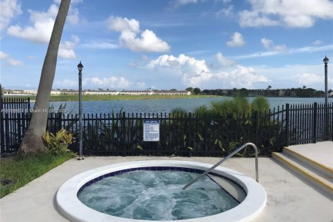 Condo in Miami, Florida, 2 bedrooms  № 1830860 - photo 21