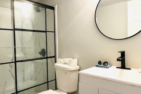 Condo in Miami, Florida, 2 bedrooms  № 1830860 - photo 6