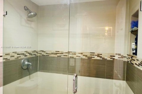 Condo in Miami, Florida, 2 bedrooms  № 1830860 - photo 8