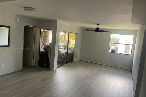 Condo in Miami, Florida, 2 bedrooms  № 1830860 - photo 5