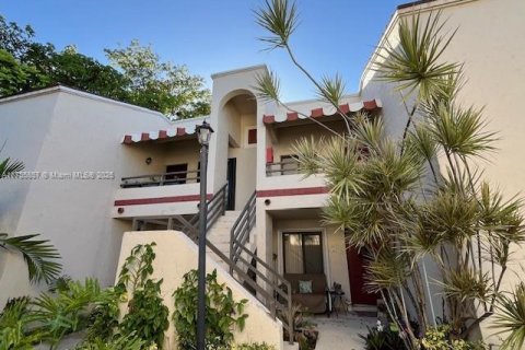 Condo in Miami, Florida, 2 bedrooms  № 1830860 - photo 13