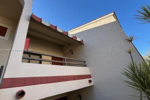 Condo in Miami, Florida, 2 bedrooms  № 1830860 - photo 15
