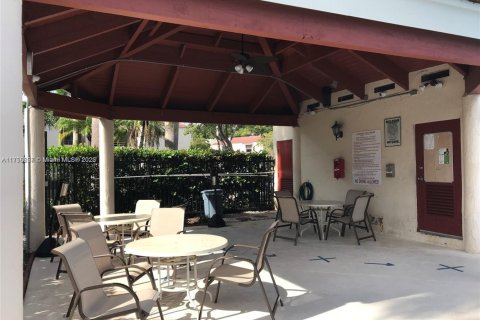 Condo in Miami, Florida, 2 bedrooms  № 1830860 - photo 2