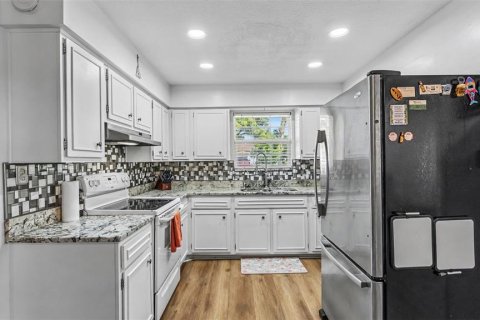 House in Bartow, Florida 3 bedrooms, 101.45 sq.m. № 2433542 - photo 10