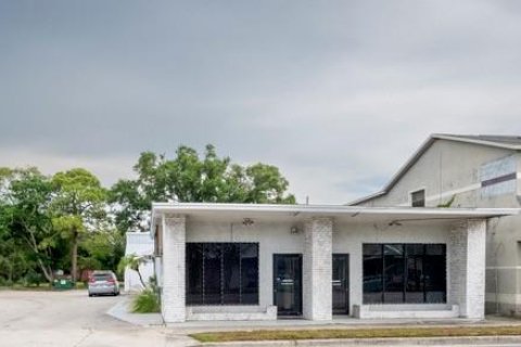 Commercial property in Pinellas Park, Florida 102.19 sq.m. № 2204990