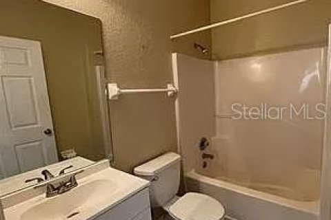 Condo in Poinciana, Florida, 2 bedrooms № 2167764 - photo 4