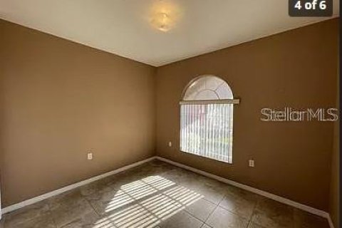 Condo in Poinciana, Florida, 2 bedrooms № 2167764 - photo 3