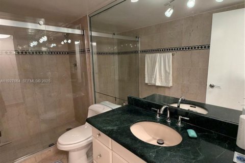 Condominio en venta en Miami Beach, Florida, 2 dormitorios, 125.42 m2 № 2034322 - foto 12