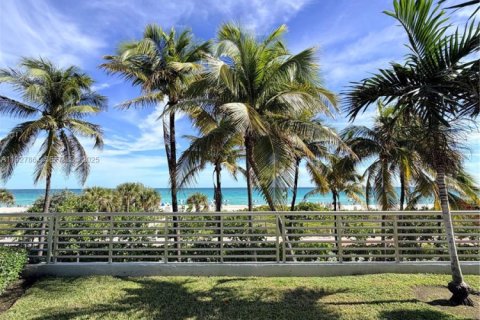 Condominio en venta en Miami Beach, Florida, 2 dormitorios, 125.42 m2 № 2034322 - foto 19