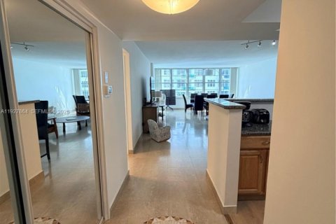 Condominio en venta en Miami Beach, Florida, 2 dormitorios, 125.42 m2 № 2034322 - foto 4