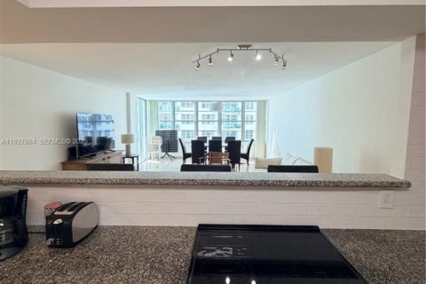 Condominio en venta en Miami Beach, Florida, 2 dormitorios, 125.42 m2 № 2034322 - foto 7