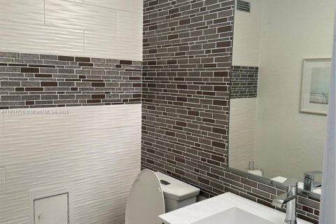 Copropriété à louer à Hollywood, Floride: 1 chambre, 77.57 m2 № 1962310 - photo 12