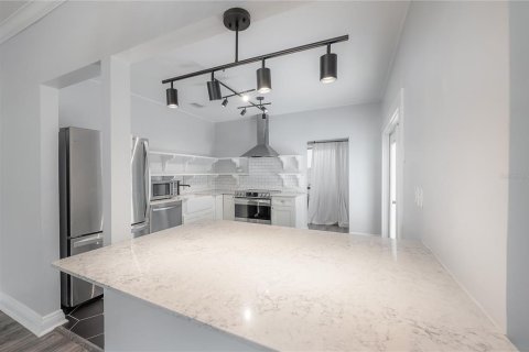 House in Tampa, Florida 4 bedrooms, 128.76 sq.m. № 1792952 - photo 14