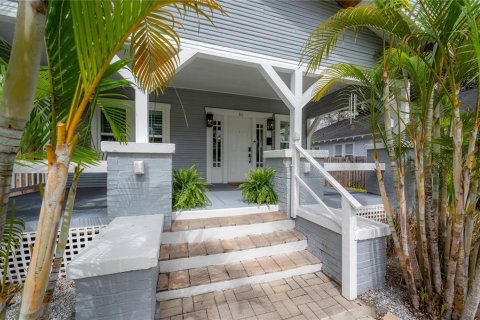 House in Tampa, Florida 4 bedrooms, 128.76 sq.m. № 1792952 - photo 3