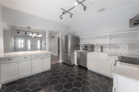 House in Tampa, Florida 4 bedrooms, 128.76 sq.m. № 1792952 - photo 18