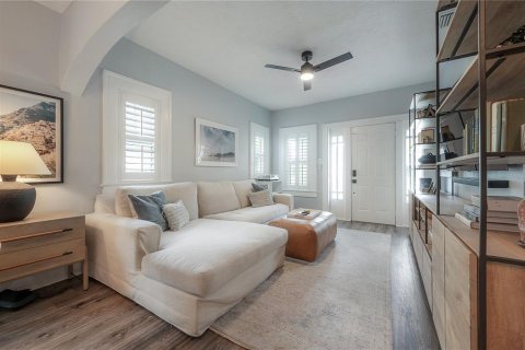 House in Tampa, Florida 4 bedrooms, 128.76 sq.m. № 1792952 - photo 10
